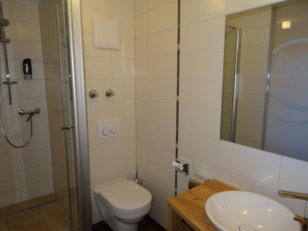 Gasthof Zum Goldenen Lamm Wettelsheim Room photo